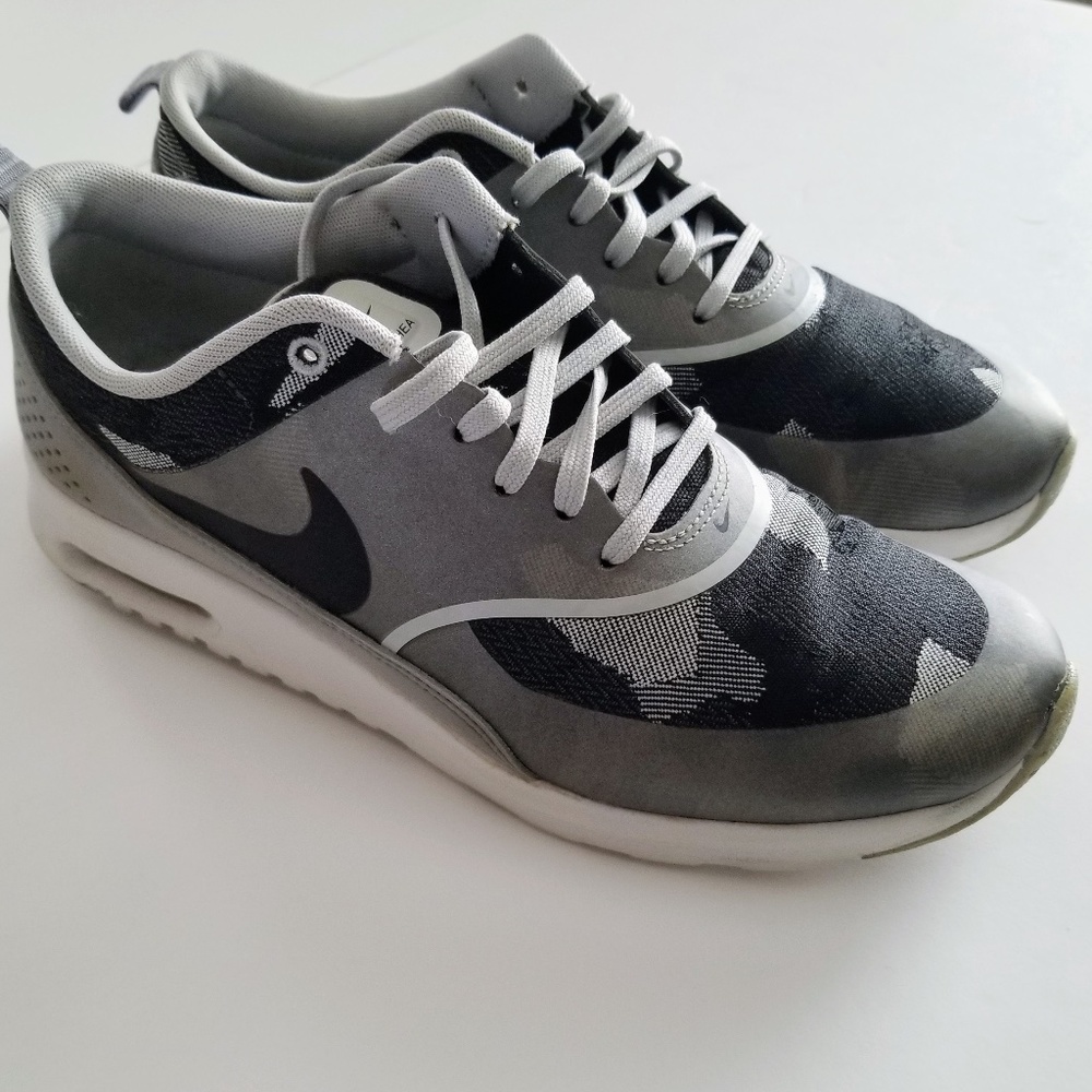 NIKE- Air Max Thea Pure Platinum Black Wolf Shoes/ Sneakers Womens Size 10 Camo